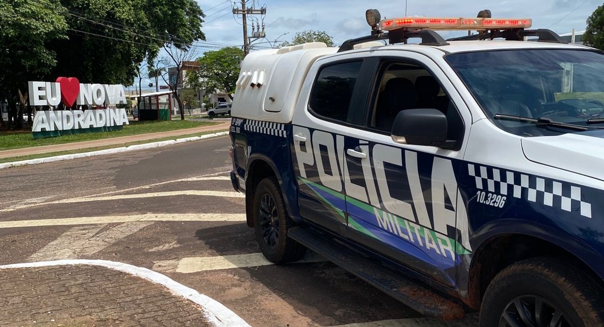 Confusão em praça termina com mulher presa por desacato e resistência em Nova Andradina