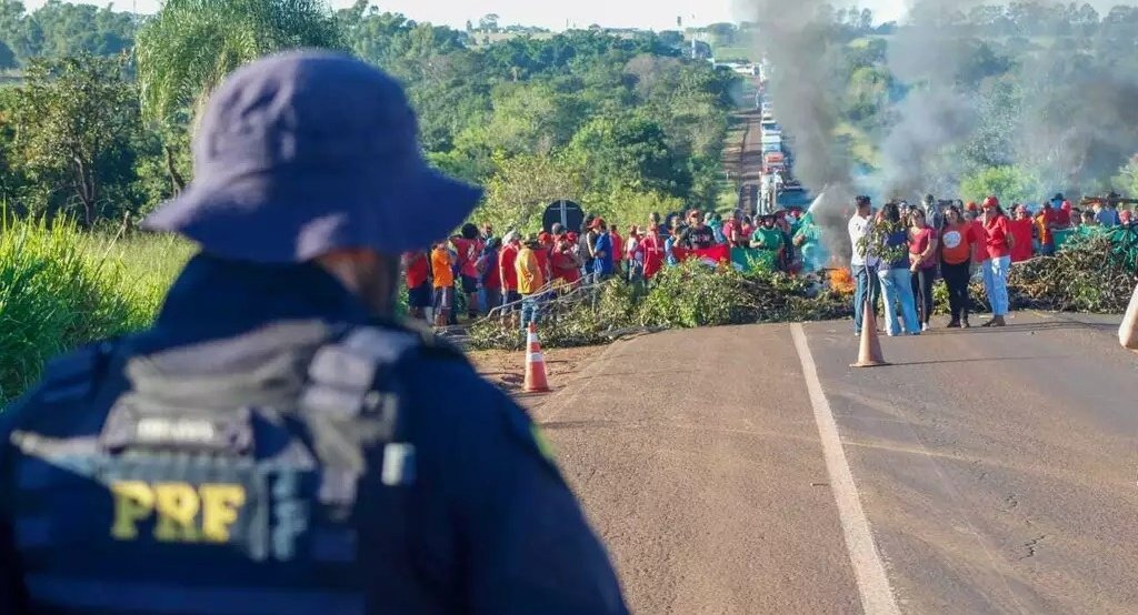 Sem-terra pedem presidente nacional do Incra para liberar BR-163