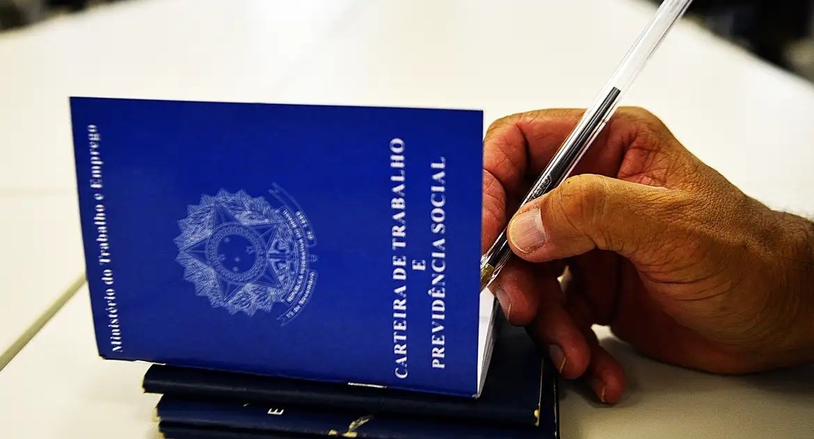 Brasil tem recorde de 66,8% dos trabalhadores na previdência social