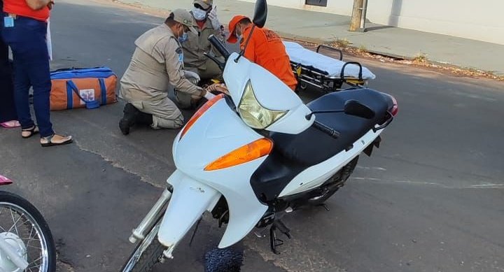 Colisão entre motocicletas deixa mulher ferida e mobiliza Corpo de Bombeiros em Nova Andradina