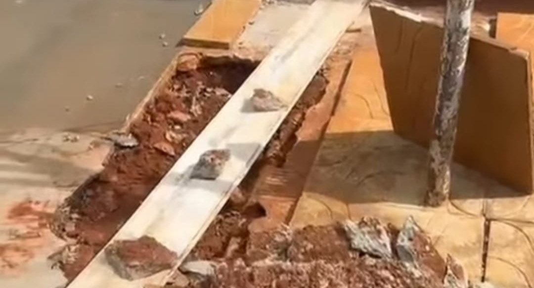 Impactos urbanos em intervenções de esgoto levam Câmara de Nova Andradina a cobrar explicações