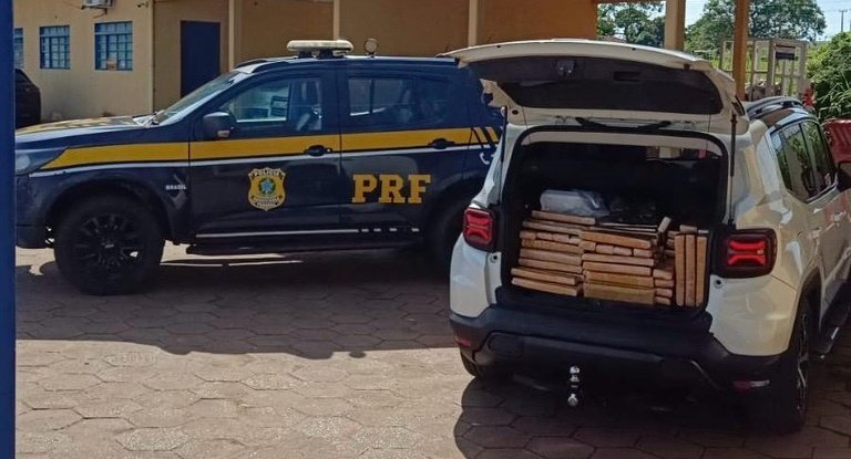 Odor de droga denuncia transporte e PRF apreende quase 400 kg de maconha em Jeep em Bataguassu