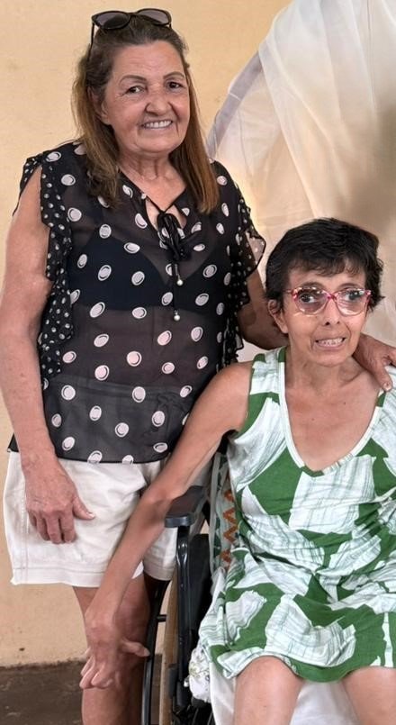 Ivete cuidou de Sandra até agora, mas, com a descoberta de um câncer, a professora aposentada não tem mais condições de oferecer o acolhimento - Imagem: WhatsApp / Nova News