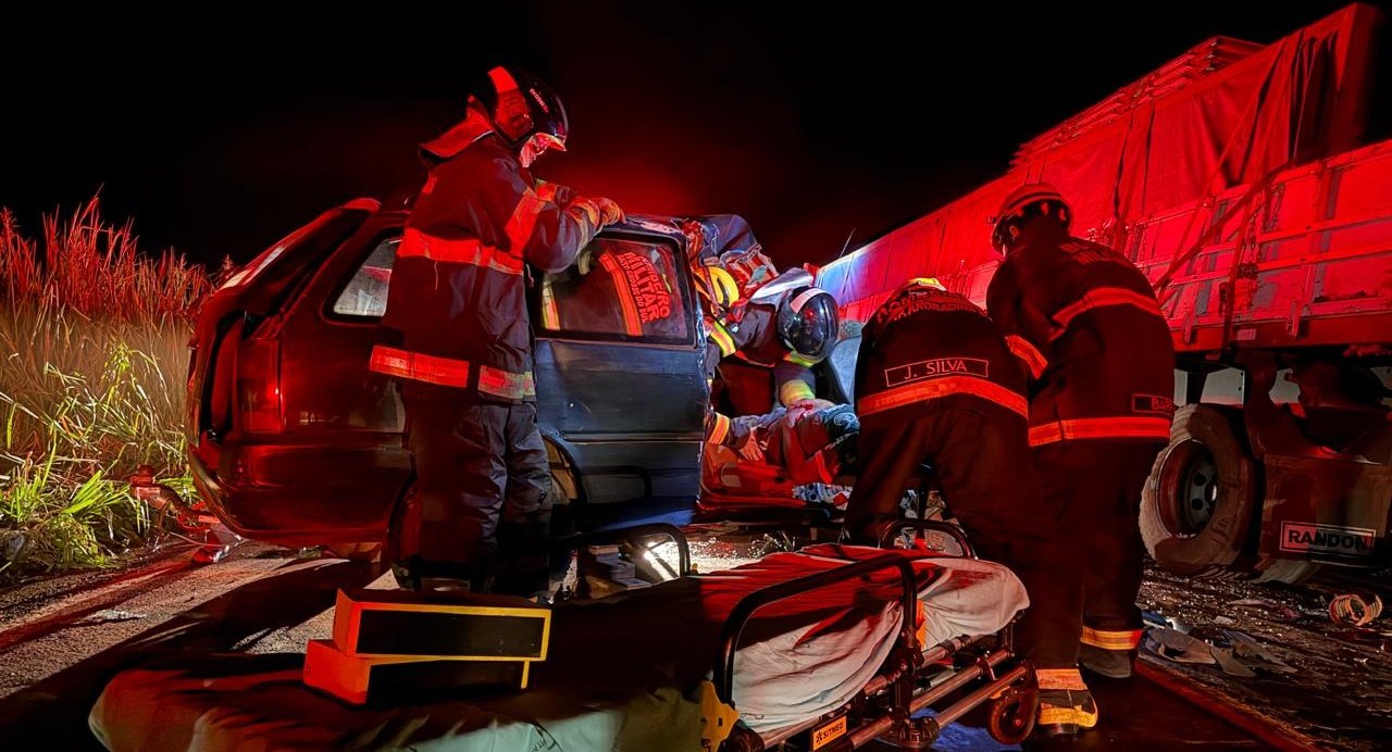 Condutor que bateu Parati na traseira de carreta na MS-276 é preso por embriaguez