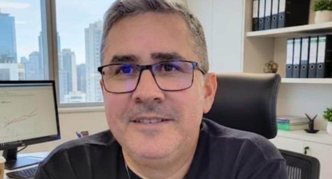 O Olhar Além da Máscara, por Odair José de Melo