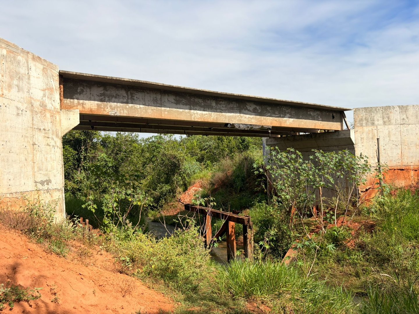 Nova Andradina: famílias do Assentamento Teijin protestam contra paralisação de obras das pontes sobre o Rio Samambaia Imagem