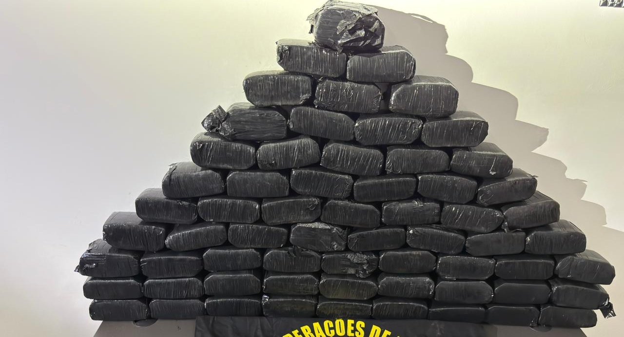 DOF apreende mais de 70 quilos de skunk escondidos em pneus e prende casal em Bataguassu