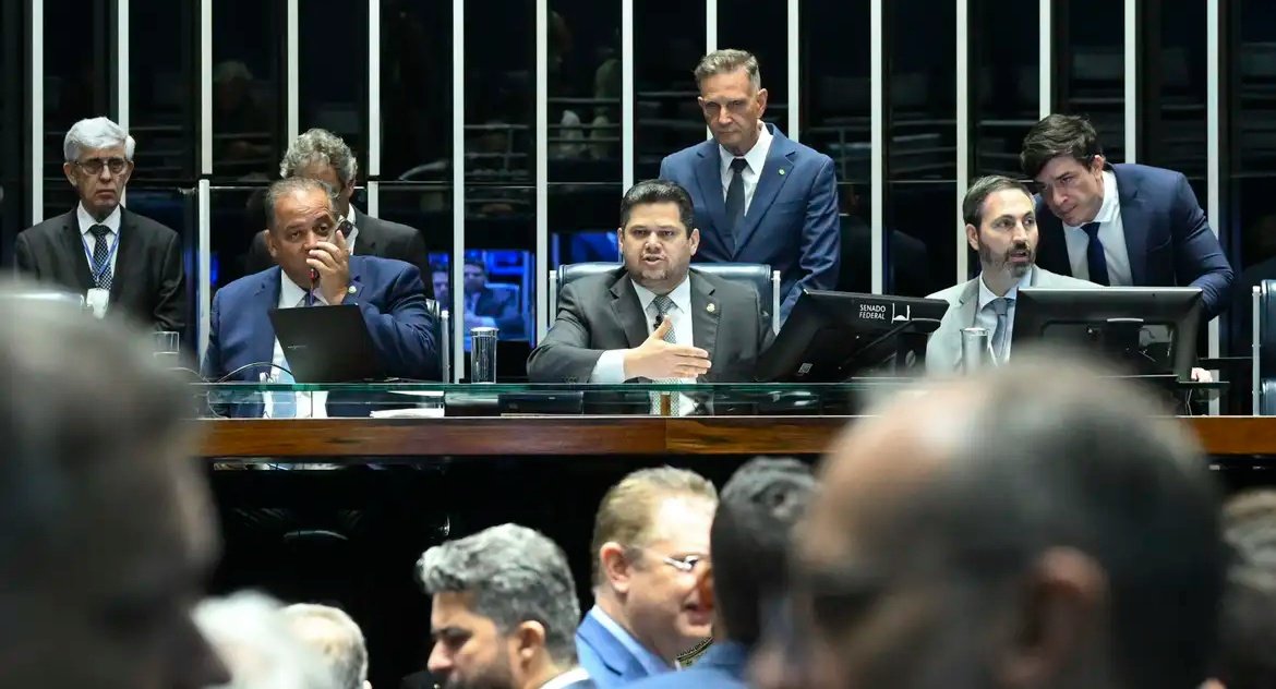 Dosimetria: Alcolumbre promulga lei que beneficia condenados pelo 8 de janeiro