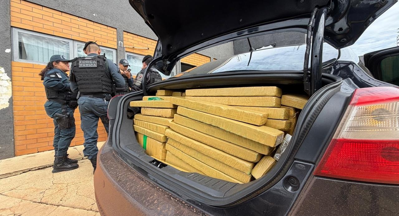 Polícia Militar apreende veículo com grande quantidade de droga no município de Batayporã