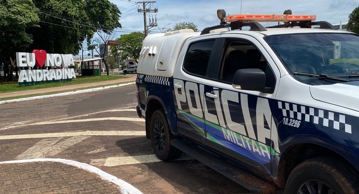 Homem é preso pela Polícia Militar após agredir mulher com barra de ferro em Nova Andradina