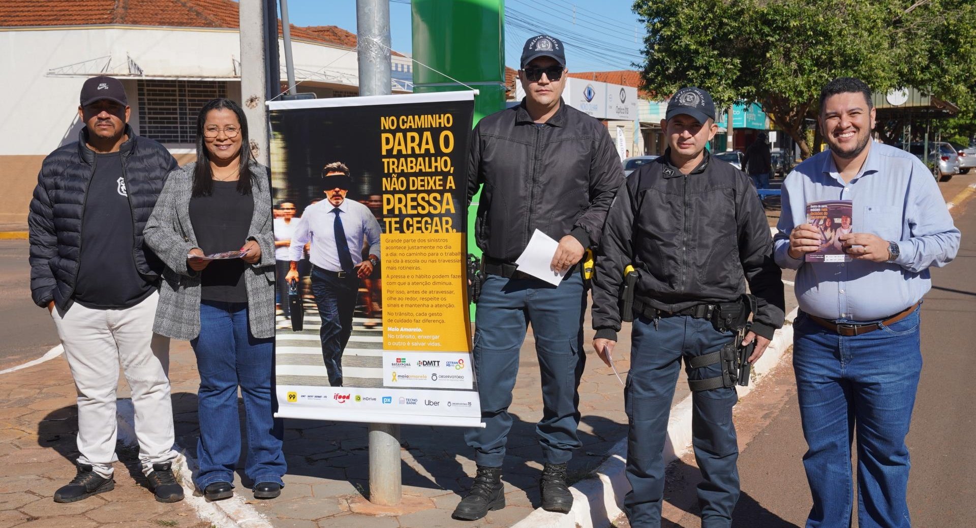 Maio Amarelo mobiliza condutores em blitz educativa no centro de Batayporã