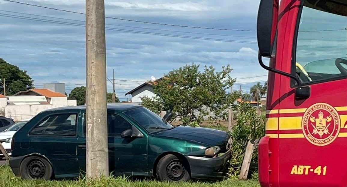 Motorista fica ferido após perder controle da direção e atingir alambrado em Nova Andradina