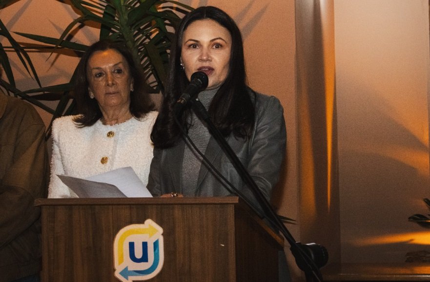Luciana Rosa Marques, gerente da agência Dourados da Sicredi Centro-Sul MS/BA, durante abertura oficial da UNIGRAN Decor