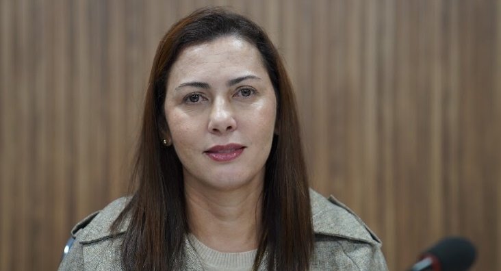 Andrea Cruz solicita pintura e sinalização horizontal de vagas para ambulâncias em frente às ESFs de Batayporã