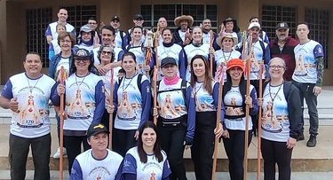 Peregrinos de Naviraí seguem em caminhada de fé rumo ao Santuário Imaculado Coração de Maria