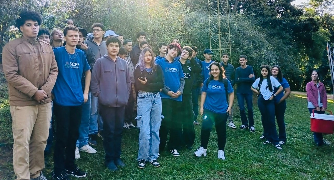 Adolescentes de Batayporã vivenciam aprendizado ambiental em visita a sítio ecológico de Jateí