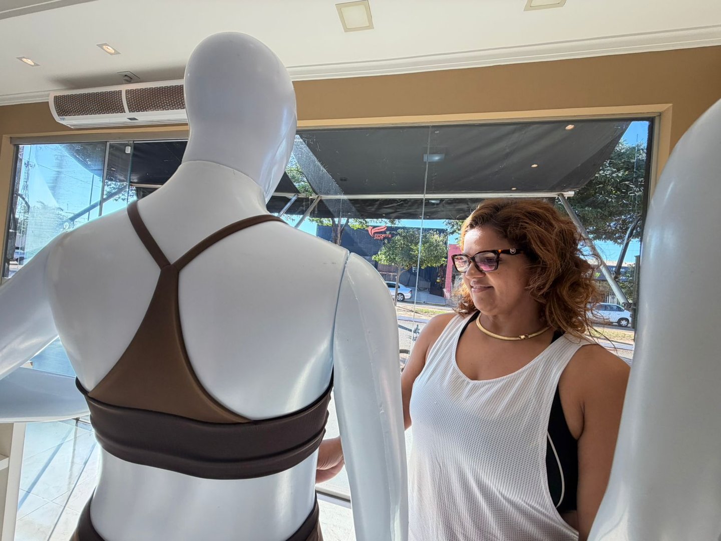 De olho no futuro: equilíbrio nas contas, perspectiva de crescimento e vontade de se aprimorar. Adriana relata se sentir realizada com transformação pessoal e nos negócios. Foto: José Almir Portela – Nova News