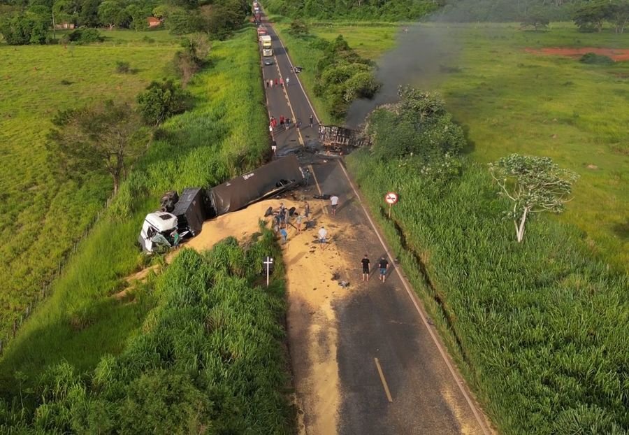 Rodovias não duplicadas, sem acostamento e que recebem movimento intenso são cenários constantes de graves acidentes - Imagem: Arquivo / Nova News