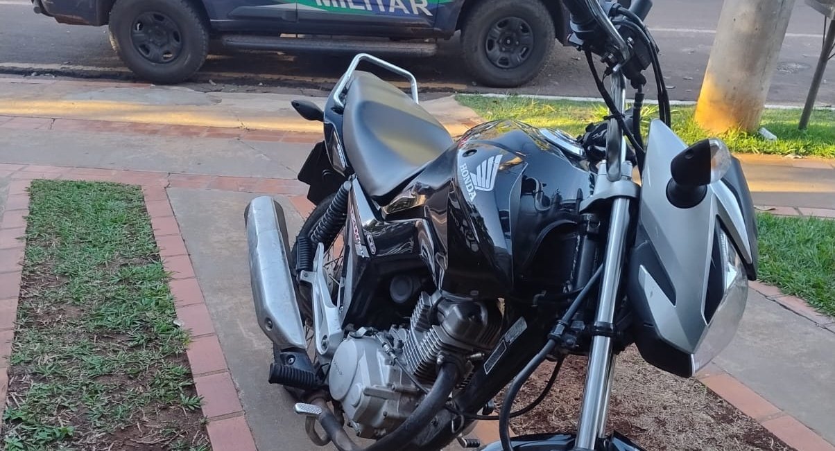 Condutor de moto é detido pela PM após praticar direção perigosa em Nova Andradina