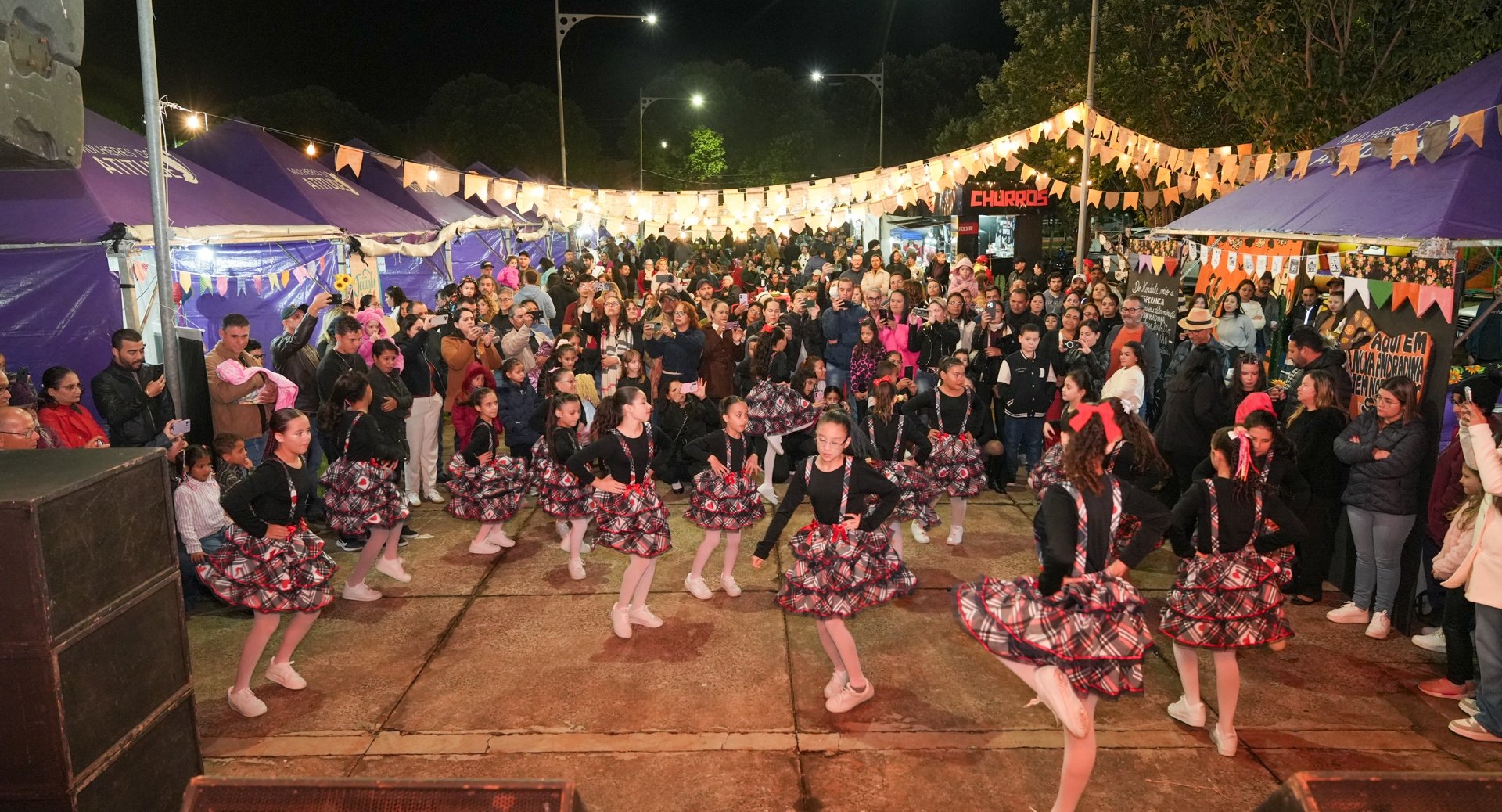 Mesmo com chuva, Feira Cultural Nordestina leva tradição e forró à Praça das Águas em Nova Andradina