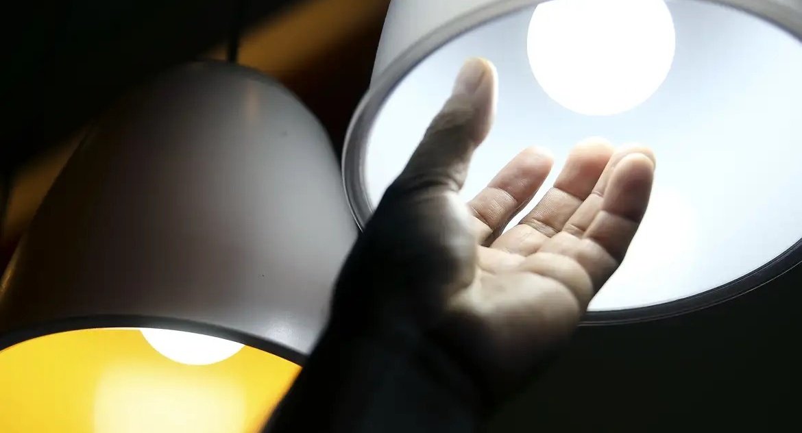 Bandeira tarifária das contas de luz segue amarela em julho