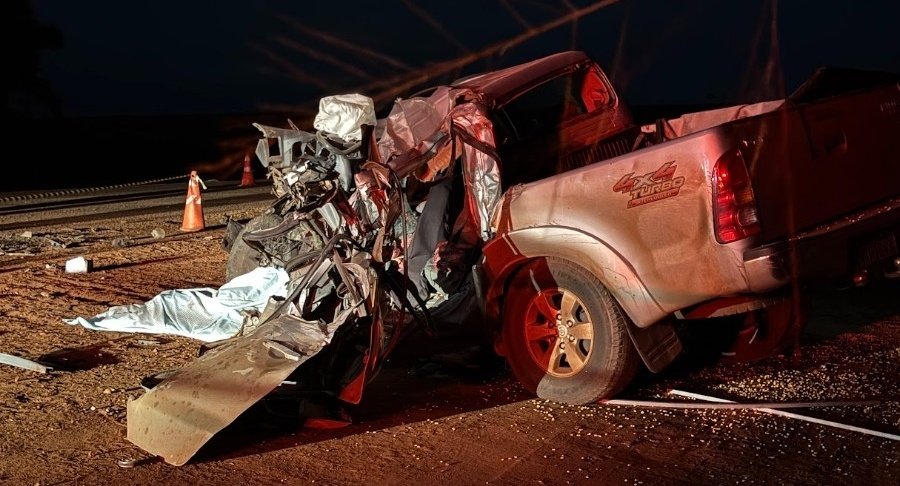 Homem morre em colisão entre caminhonete e bitrem na MS-141 entre Ivinhema e Naviraí