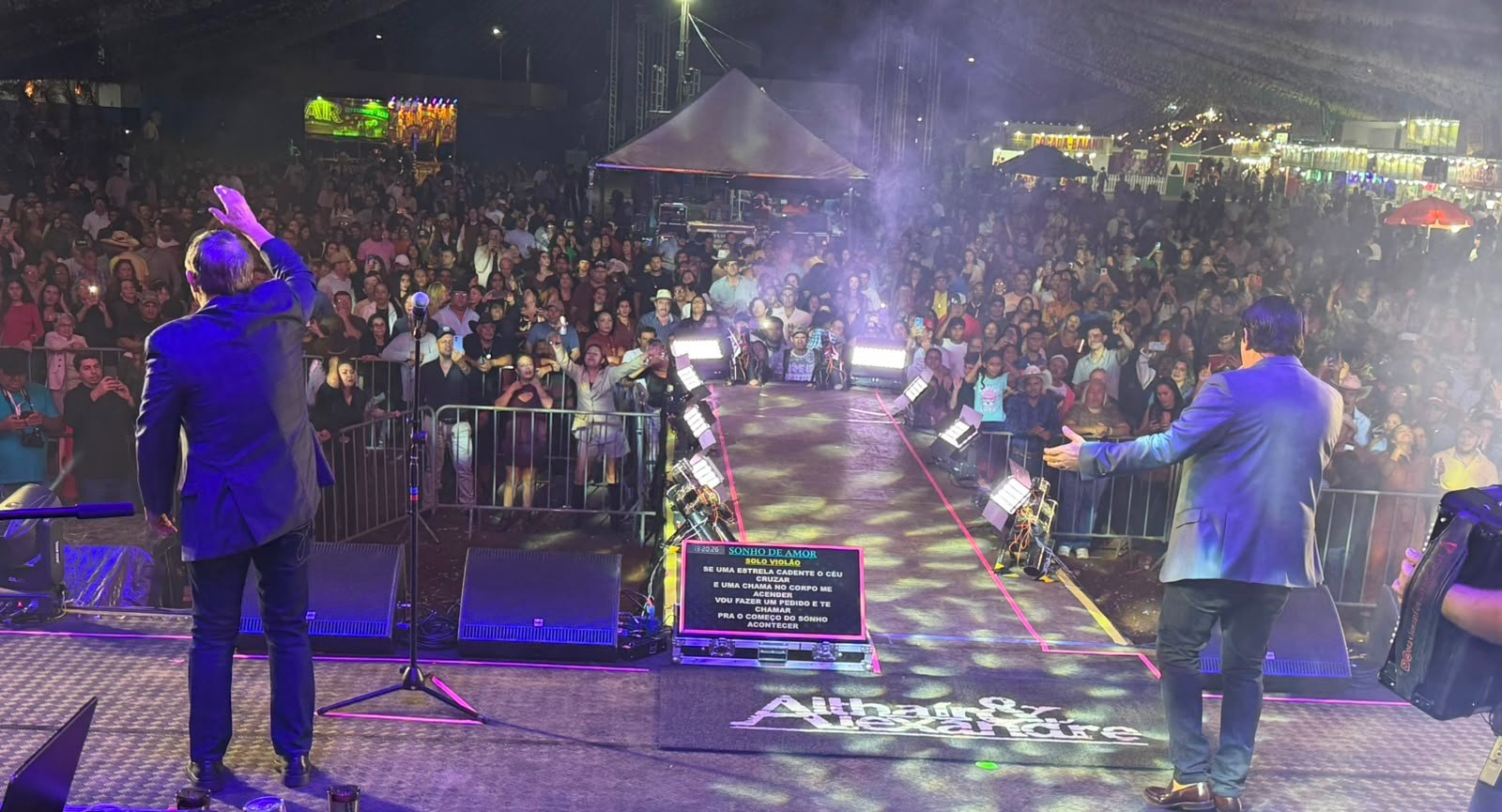 Althair & Alexandre fecham Festa do Sereno com clássicos do sertanejo em Batayporã