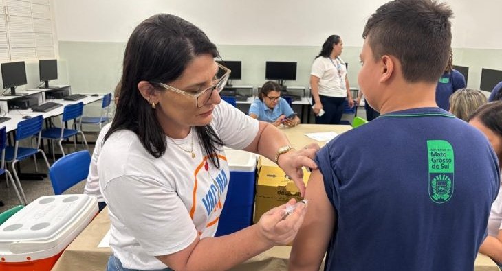 Estratégia Aluno Imunizado alcança adesão de 98,7% dos municípios e aplica mais de 30 mil doses
