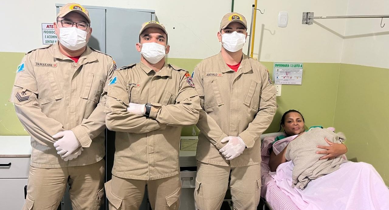 Bombeiros militares realizam parto de emergência dentro da viatura e mãe e bebê passam bem em Ivinhema