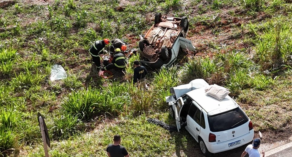 Colisão frontal deixa uma pessoa morta na BR-376, em Ivinhema