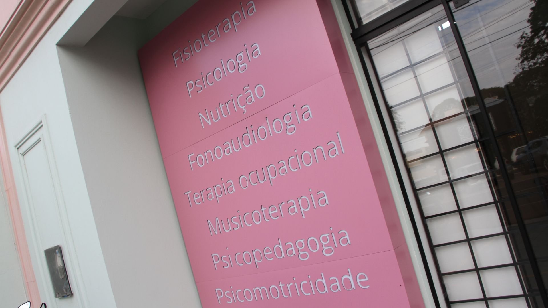 Clínica oferece atendimento em diversas áreas - Imagem: Acácio Gomes