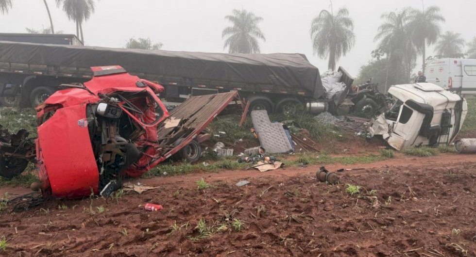 Acidente envolvendo carreta e caminhão deixa uma pessoa morta e outra ferida entre Itaporã e Maracaju