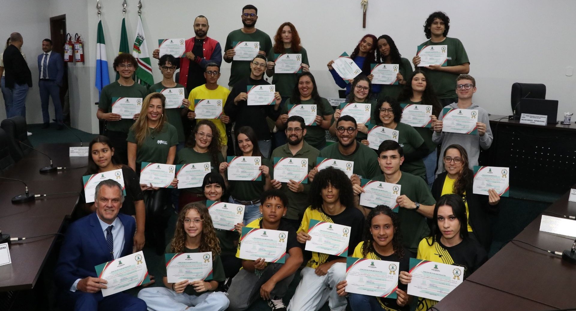 Nova Andradina - Artistas e produtores locais recebem aplausos e homenagem por sucesso de “O Auto da Compadecida”