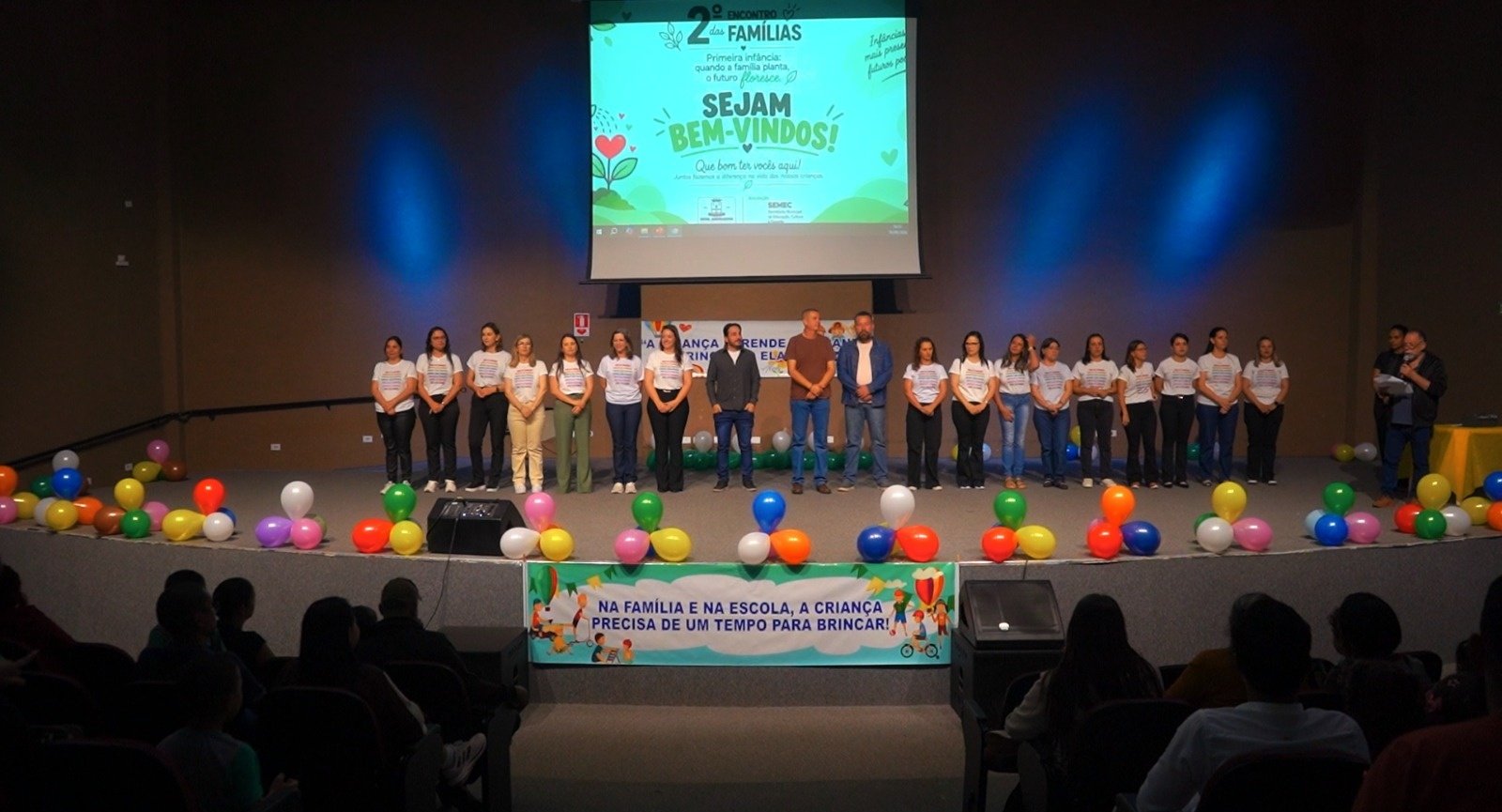 Nova Andradina - Famílias lotam Centro de Convenções em encontro da Educação Infantil