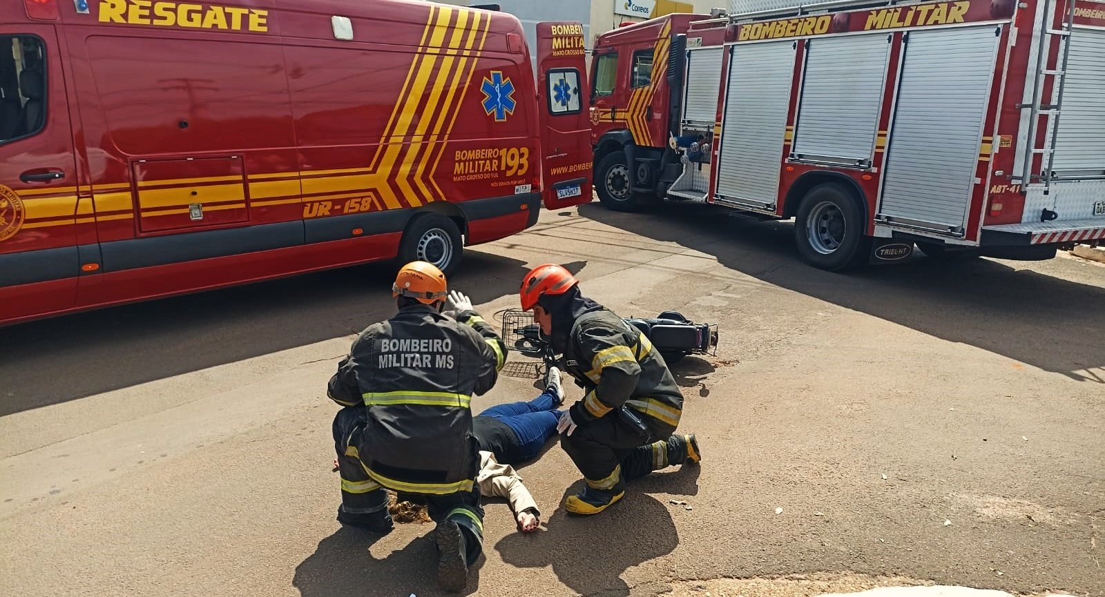 Simulação de acidente de trânsito mobiliza forças de segurança e salvamento no centro de Batayporã