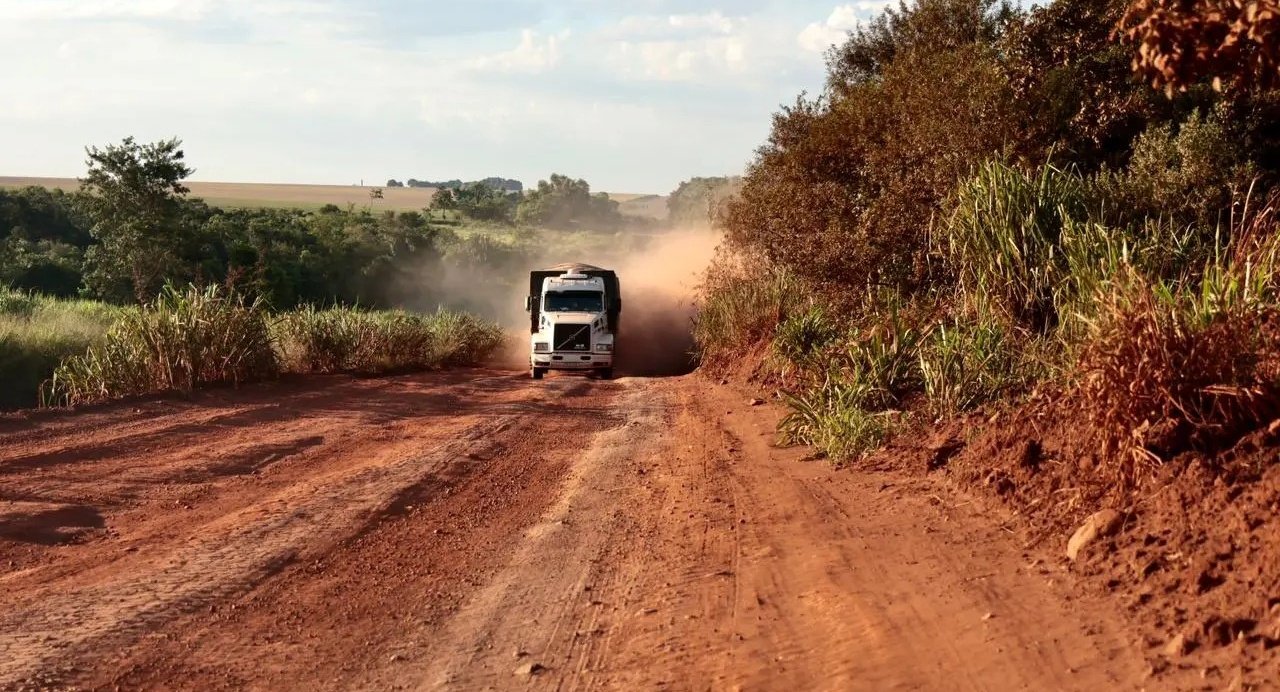 Governo cria grupo de trabalho para mapear estradas rurais de 79 municípios de MS