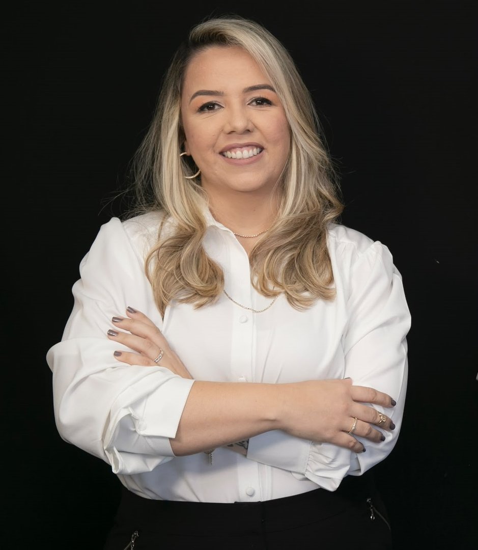 Juscéli Oliveira - Advogada com 13 anos de experiência em Direito Empresarial e do Trabalho. É sócia da Oliveira e Cordeiro Advogados e vice-presidente do Conselho Municipal dos Direitos da Mulher