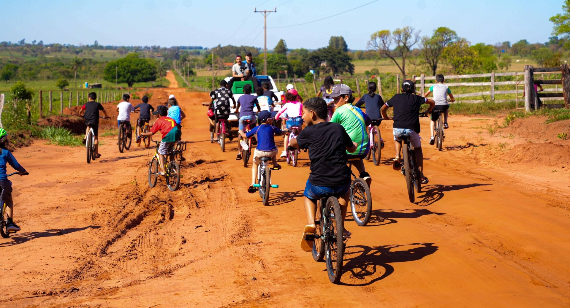 Nova Andradina - Esporte e educação ambiental mobilizam estudantes no 2º Pedal Ecológico do Cerrado