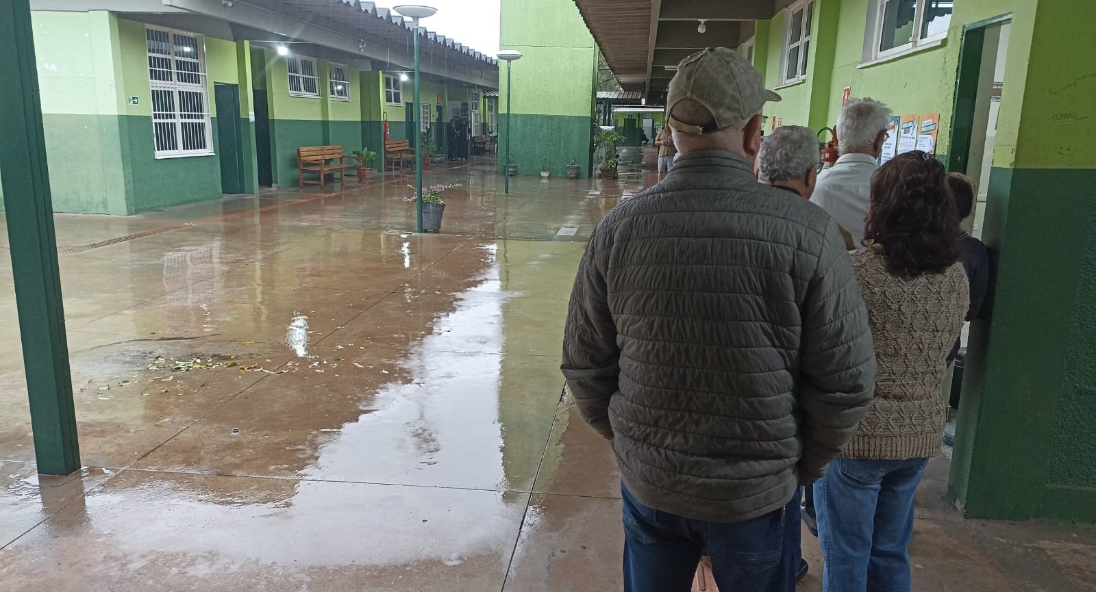 Eleições 2026: votação começa com chuva em Nova Andradina e Batayporã