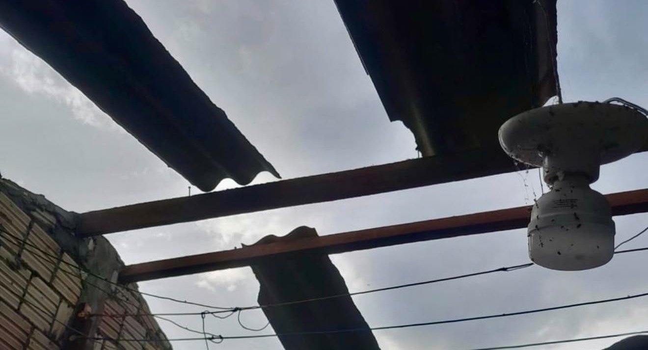Vendaval destelha cerca de 40 casas e assusta moradores de Vila Amandina