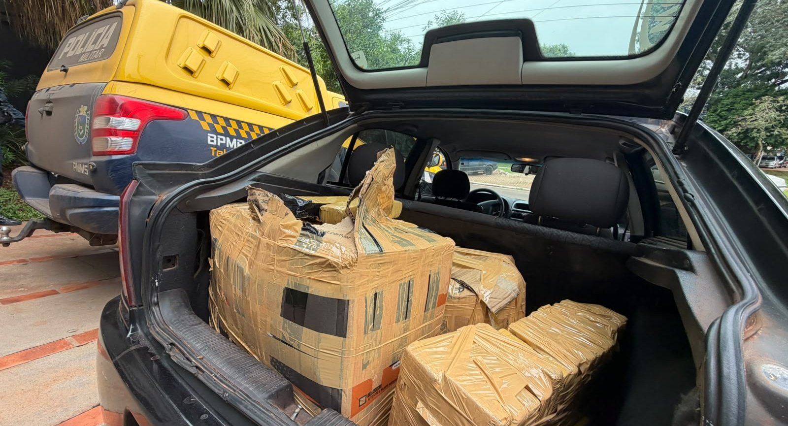 PMR apreende cerca de 114 quilos de maconha em Astra e prende condutor em Nova Andradina