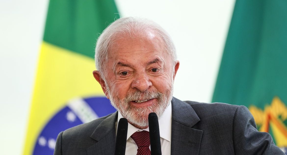 Lula (PT) é reeleito presidente do Brasil