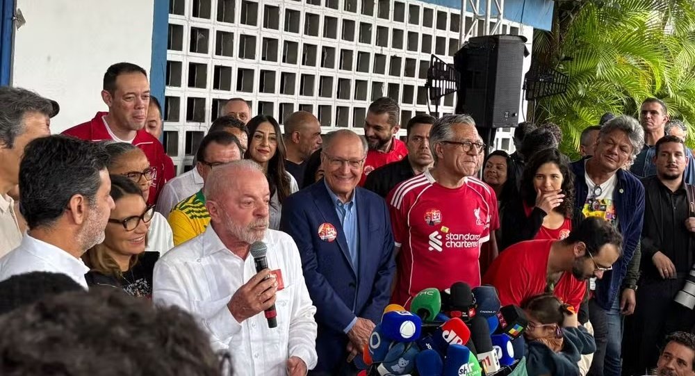 Lula vota e enaltece mobilização popular: "nunca vi nada igual"