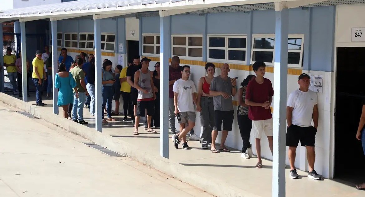 Zanin manda ampliar horário de votação até as 19h em todo o país