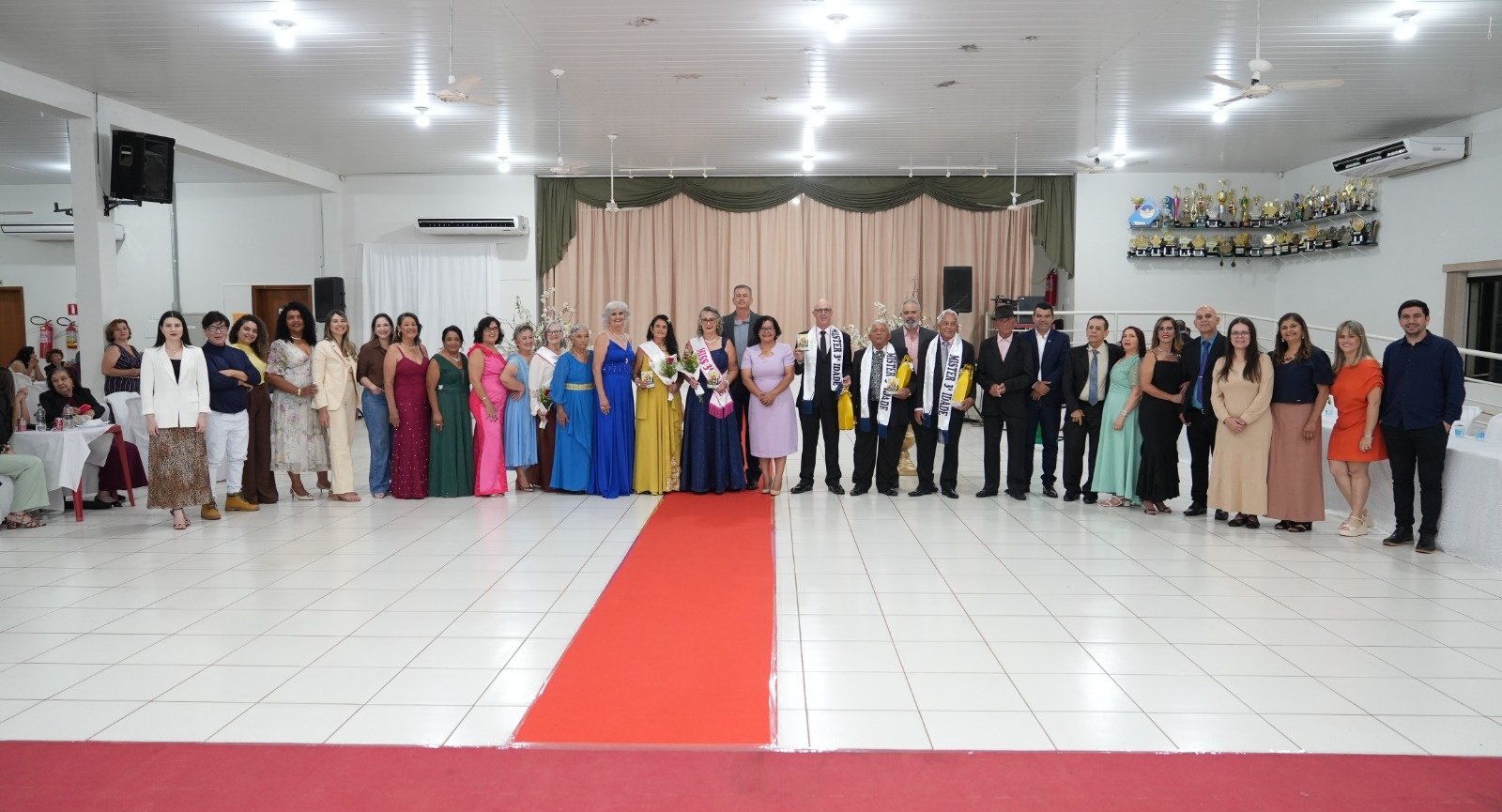Noite de glamour e celebração consagra Miss e Mister Terceira Idade 2026 em Nova Andradina