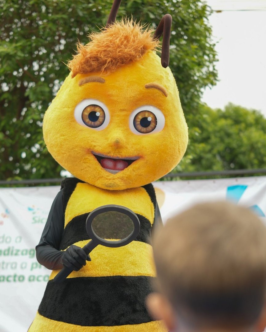 Ziza, mascote oficial do Programa A União Faz a Vida (PUFV) em Mostra Pedagógica de Nova Casa Verde, no dia 28/10.